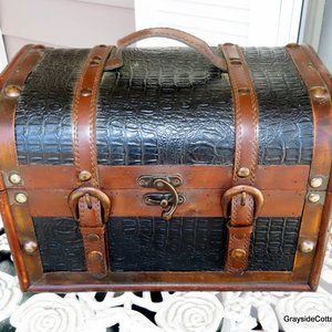 Retro Carrying Case • Travel Case • Train Case